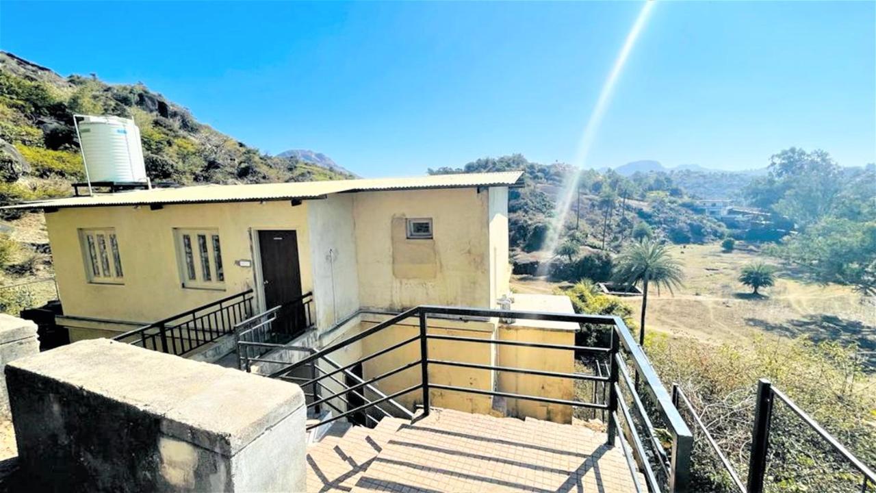 Shikhar Bunglow - A Stunning Valley View Bungalow In Mount Abu Bed & Breakfast Екстериор снимка