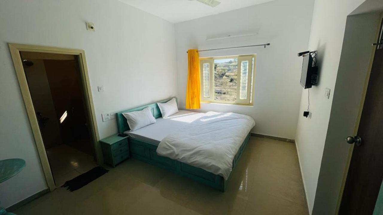 Shikhar Bunglow - A Stunning Valley View Bungalow In Mount Abu Bed & Breakfast Екстериор снимка