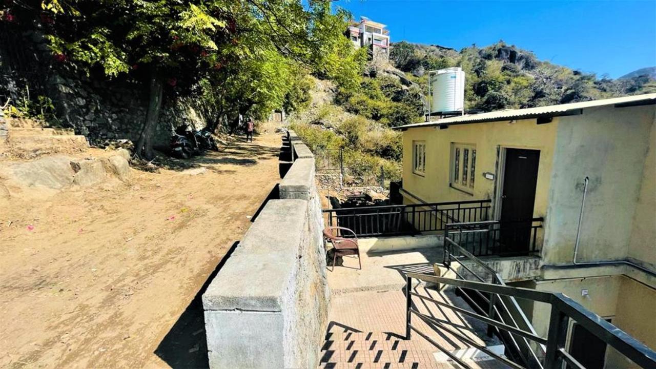 Shikhar Bunglow - A Stunning Valley View Bungalow In Mount Abu Bed & Breakfast Екстериор снимка