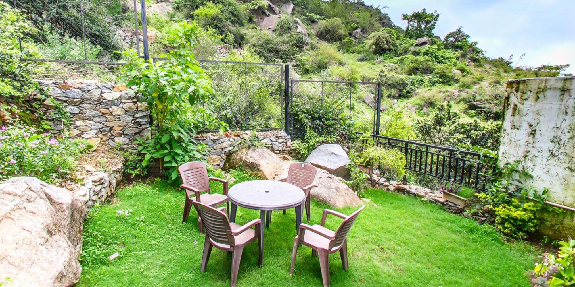Shikhar Bunglow - A Stunning Valley View Bungalow In Mount Abu Bed & Breakfast Екстериор снимка
